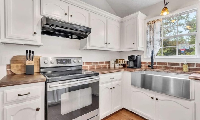 Spring Hill Casa | Private Yard · 3BR Home · Safe & Quiet Block