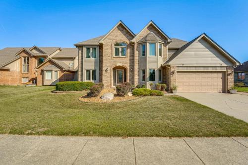 Macomb Casa | Private Yard with Patio Family Getaway in Macomb