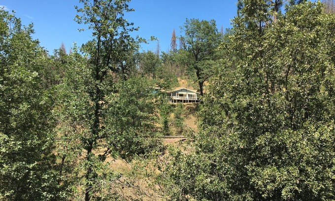 Mariposa Casa | ¡Escapada privada a la montaña Yosemite recientemente restaurada en 40 acres!