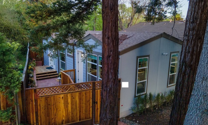 Vineyards - Avalon Casa | Privately Secluded 2-BR Guesthouse in Fremont