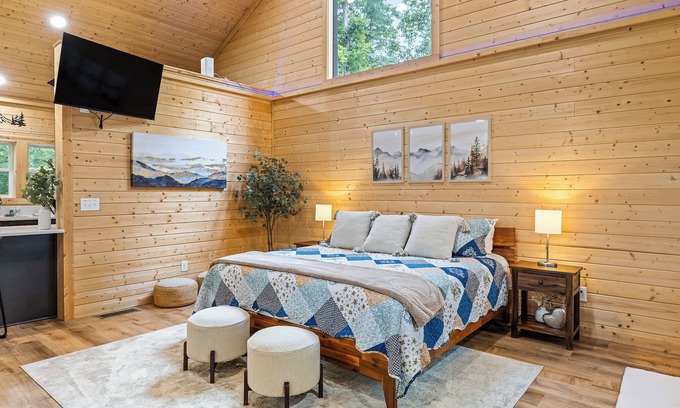Cleveland Cabina | Prized Gem - Stunning Barndominium-Style Cabin Nestled in the Woods.