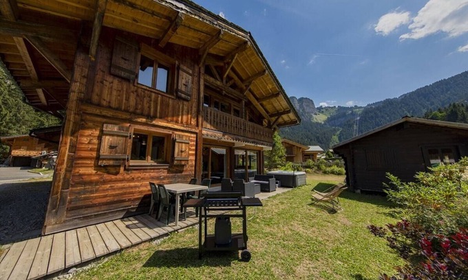 Les Prodains Chalet De Esquí | Prodains gondola at 500m offering direct access to the heart of Avoriaz