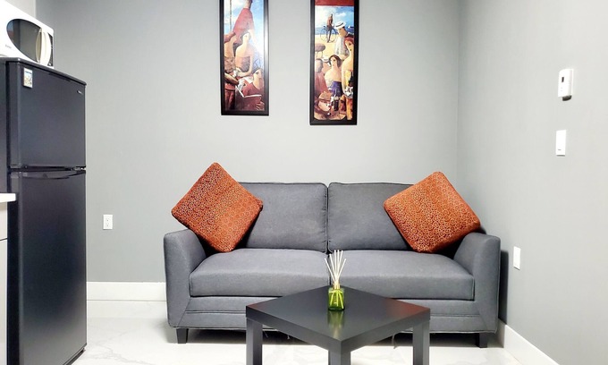 Newton Casa | Professional Stays Cozy Private 1BED Suite in Surrey- Major attractions nearby