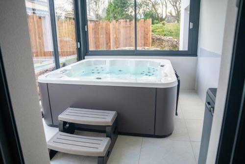 Vertou Casa | Projecteur sur ma bulle - Studio Viens dans ma bulle avec JACUZZI privé