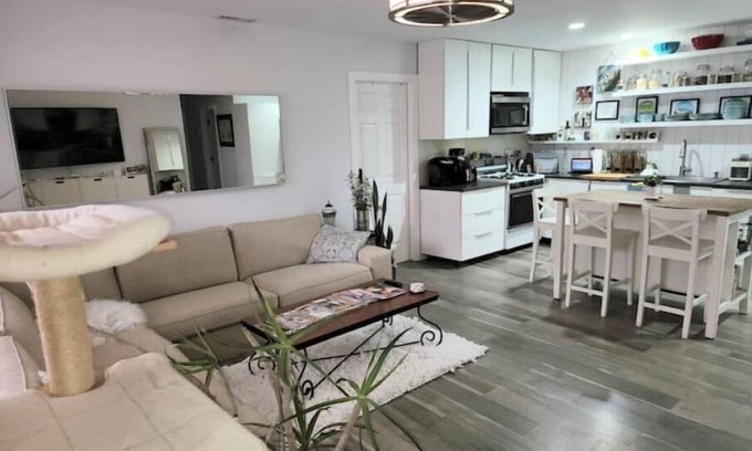 Bay Ho Apartamento | Projector Paradise room rental