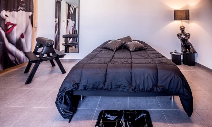 Walbourg Apartamento | PRoJET KUROI - Love Room - Swing, Spanking bench, Cage, Cross, Tantra
