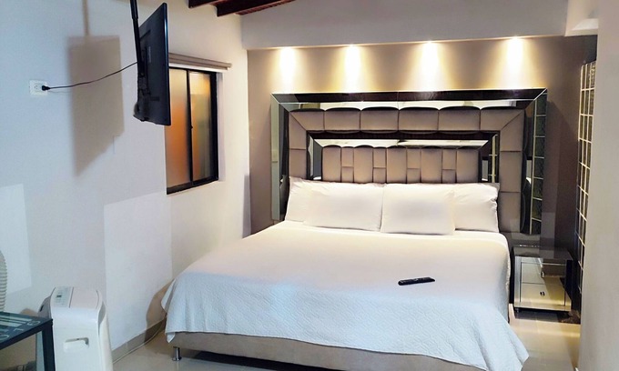 Zona Rosa Apartamento | PROMO 18 BDRM Building, Pool+ 5Jacuzzis at Poblado