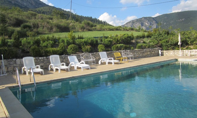 Entrepierres Casa | PROMO!22. 06-6. 07. Dependencia casa de campo tranquila cerca de Sisteron con piscina