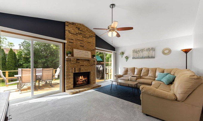 Naperville Casa | PROMO 22% MONTHLY DISCOUNT! Centrally-Located Relaxed Family Home!!
