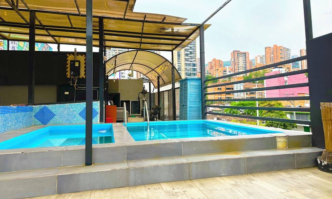 Zona Rosa Apartamento | $ PROMO $ Big Rooftop Apt 10 BDRM w/Pool @Poblado