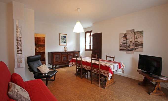 Esquieze-Sere Apartamento | PROMOCIÓN Encantador apartamento rodeado de un paisaje montañoso único. Luz Centro