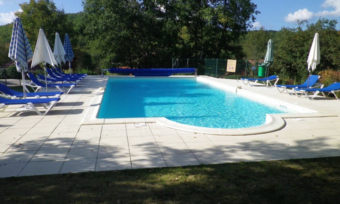 Lachapelle-Auzac Casa | PROMOCIÓN: Casa confortable cerca de Sarlat con piscina climatizada en un campo de golf