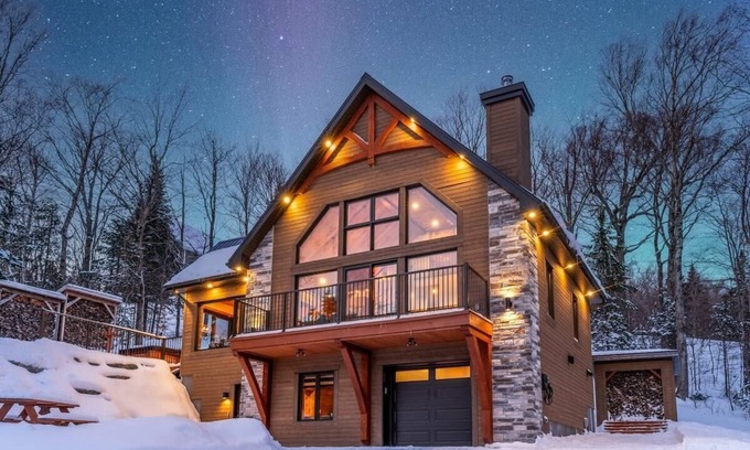 Saint-Philemon Casa | Promontoire-29 | Mountain chalet with a hot tub|