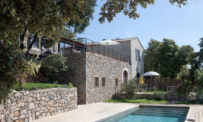 Corconne Casa | propiedad 15 personas Piscina cal sal madera piedra, vista excepcional