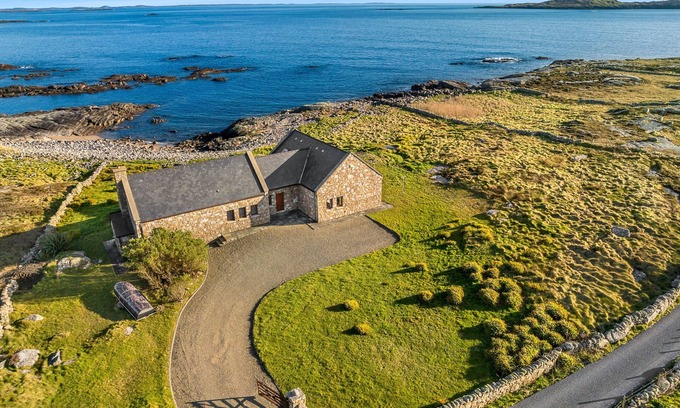 Gannoughs Cabaña | Property 464 - Claddaghduff - sleeps 11 guests in 6 bedrooms
