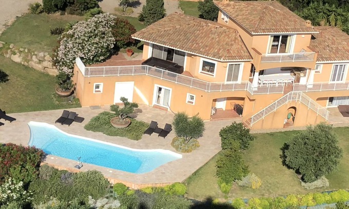 Solenzara Casa | Propiedad de prestigio de 480m2, piscina climatizada de 15 * 6 con caseta de piscina, 6bb, 6sdb, 3mn de playa