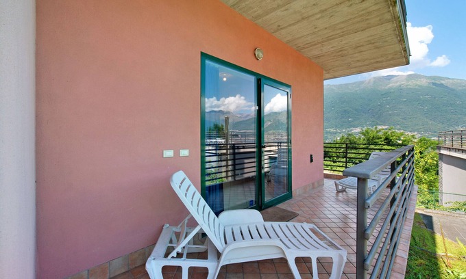 Dervio Complejo | Propiedad en un pueblo de vacaciones 'Studio Lake Como' con jardín compartido y Wi-Fi