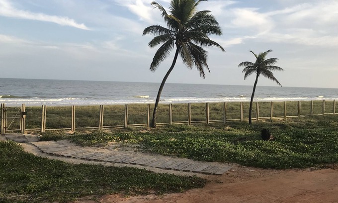 Praia do Baixio Apartamento | Property standing in the sand