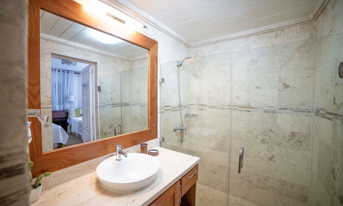 Playa Bibijagua Villa | Hermosa villa dentro de Casa de Campo, con piscina privada y parqueadero