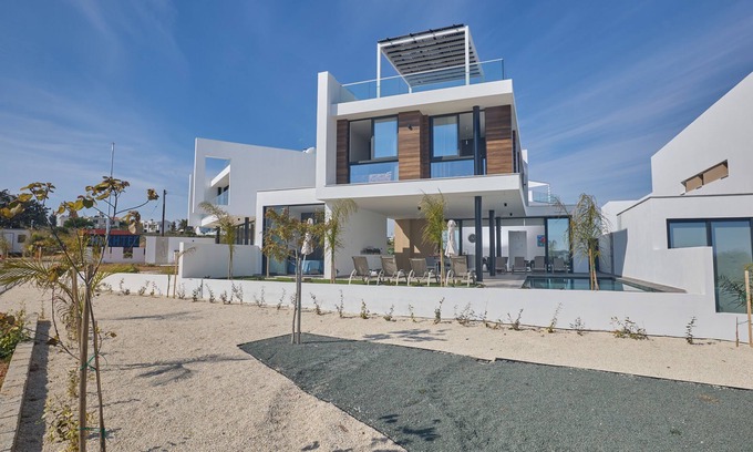 Pernera Cabaña | Protaras Aqua Pearl Villa AQ12 - a villa that sleeps 11 guests in 5 bedrooms
