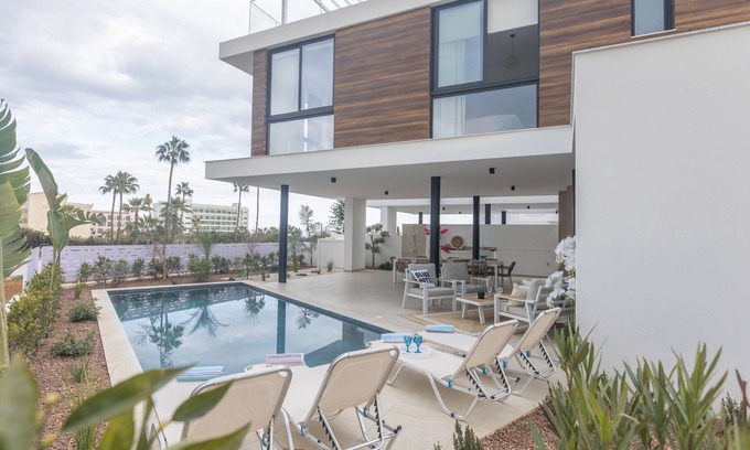 Pernera Cabaña | Protaras Aqua Pearl Villa AQ01 - a villa that sleeps 9 guests in 4 bedrooms