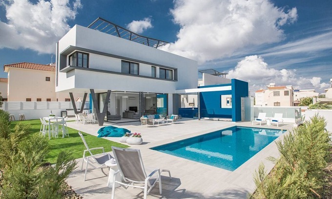 Protaras Cabaña | Protaras Holiday Villa CR3 - a villa that sleeps 11 guests in 5 bedrooms