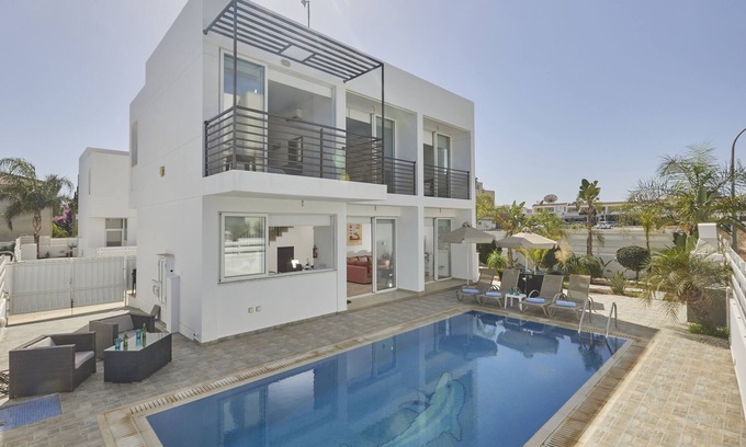 Kapparis Cabaña | Protaras Villa PE18 - una villa que tiene capacidad para 6 personas en 3 dormitorios