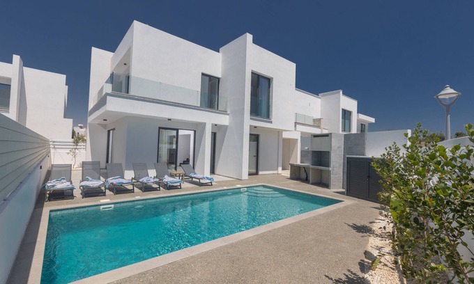 Pernera Cabaña | Protaras Semeli Villa SE8 - sleeps 8 guests in 4 bedrooms