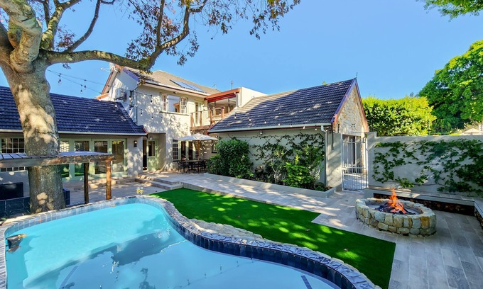 Constantia Casa | Protea - Pinoak Self-catering Cottages