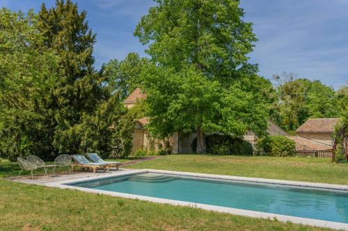 Saint-Gervais-sur-Roubion Casa | Provençal Farmhouse With Shared Pool In The Drôme