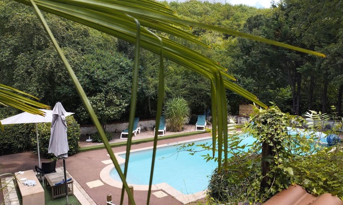 Lachapelle-Auzac Casa | Provençal gîte in the Dordogne Valley between Souillac and Sarlat. Swimming pool