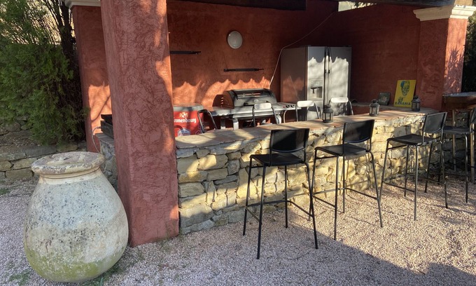 Meounes-les-Montrieux Casa | Provencal house under the olive trees with swimming pool.
