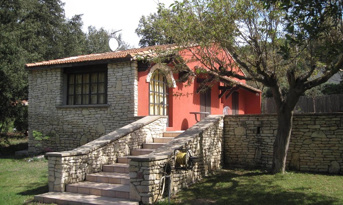 Cabries Casa | Casa de piedra provenzal, jardín maduro y piscina, 4/6 personas, 2 dormitorios