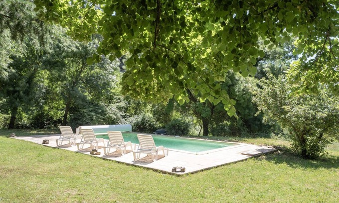 Reillanne Casa | Casa provenzal con piscina frente al luberon en 15,000 m de tierra boscosa