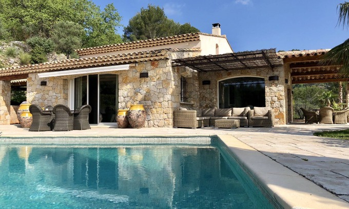Fayence Villa | Villa provenzal en el entorno natural único con vistas impresionantes