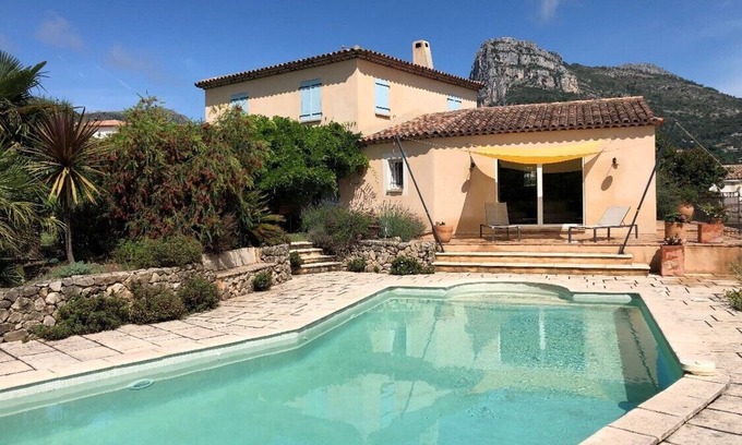 La Gaude Villa | Casa provenzal con piscina en las alturas de Niza con vistas panorámicas