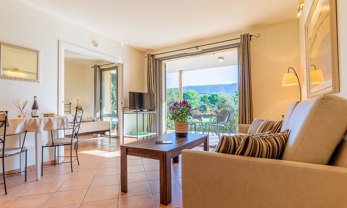 Saumane-de-Vaucluse Apartamento | Provence Country Club by Interhome