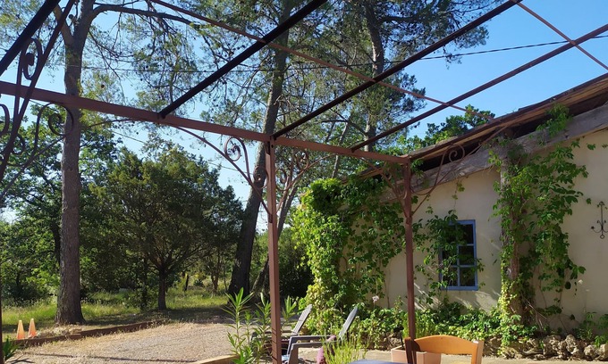 Fox-Amphoux Cabaña | provence small country bastidon