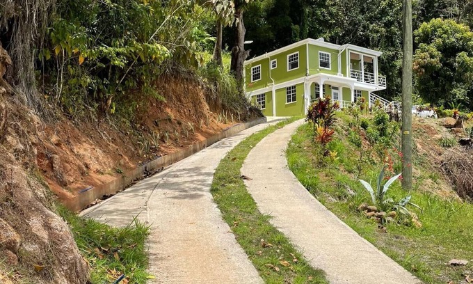 Barroui Apartamento | Providence,where nature meets home, every path leads to peace. Strong WIFI, AC.
