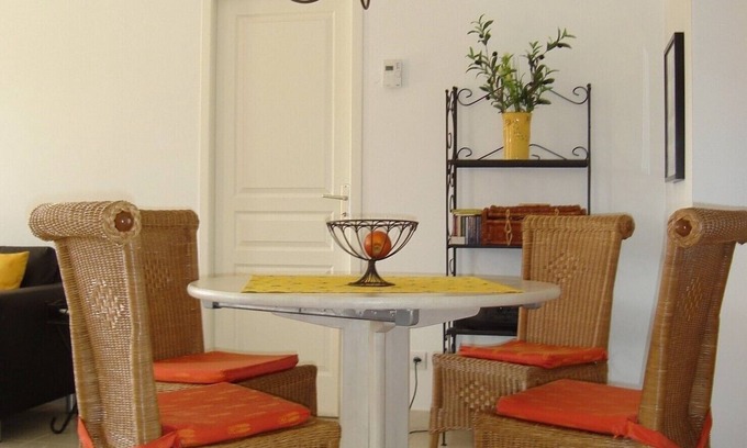 Pierrevert Casa | Provincial house with large garden. Golf course nearby.