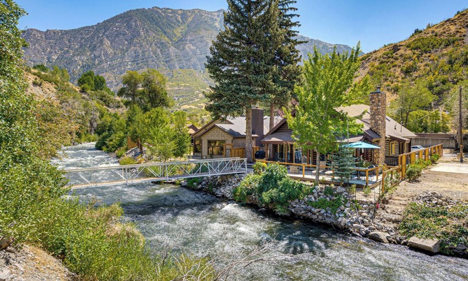 River Bottoms Cabina | Provo River Cabin w/ Private Bridge & Trail Access