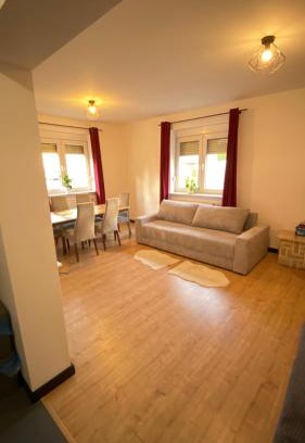 Rzeszow Apartamento | Prywatny Dom #BESKIDZKA FV Parking