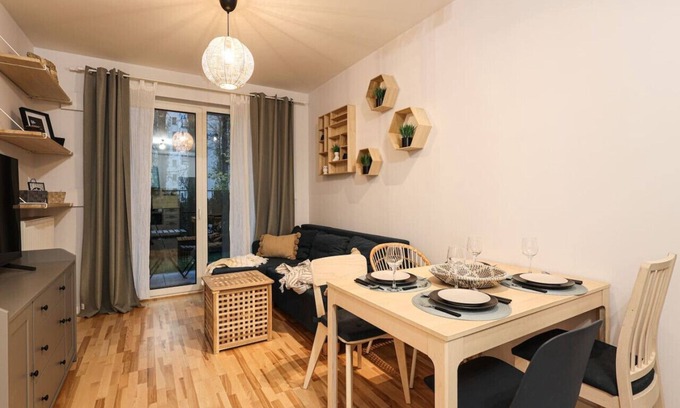 Mokotow Apartamento | Przytulne Miejsce na Mokotowie z Ogródkiem i Wifi