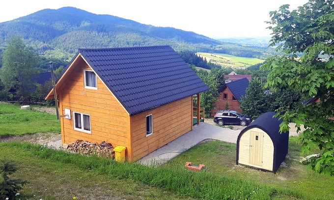 gmina Dobra Cabaña | Przytulny drewniany Domek na Przełęczy z widokiem na Beskid Wyspowy.