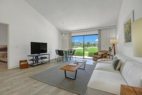 Palm Desert Casa | PS712 - Lake Fairway - Meredith Lodging