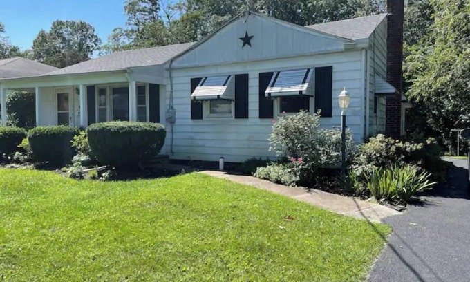 Pleasant Gap Casa | PSU Spacious Home. Free Parking, WiFi, Back Yard.
