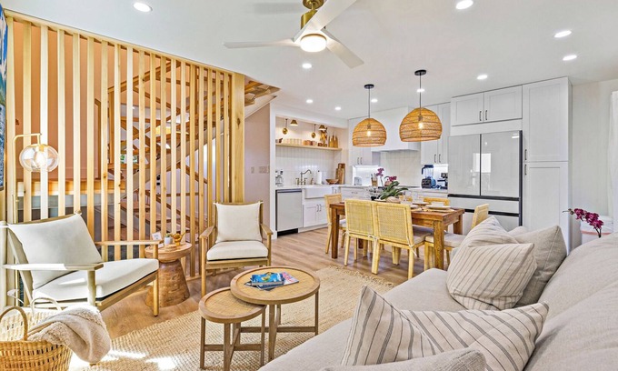 Historic Lahaina Front Street Casa | Pualei Beach House 3-bedroom townhome in phenomenal Lahaina with WiFi, AC
