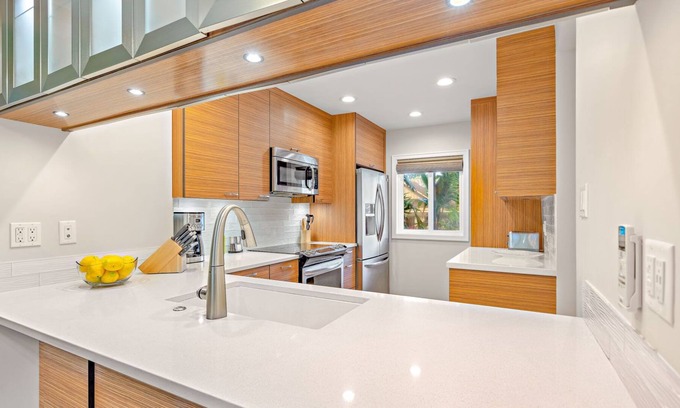 Downtown Lahaina Villa | Puamana 283: Elegantly Remodeled 2BR/2.5BA Townhome, Steps from Gorgeous West Maui Shoreline!