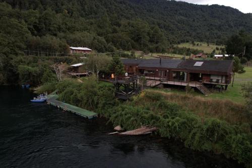 Pucon Cabina | Pucontours River Lodge