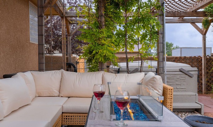 Pueblo West Casa | Pueblo West House with comforts of home and more!